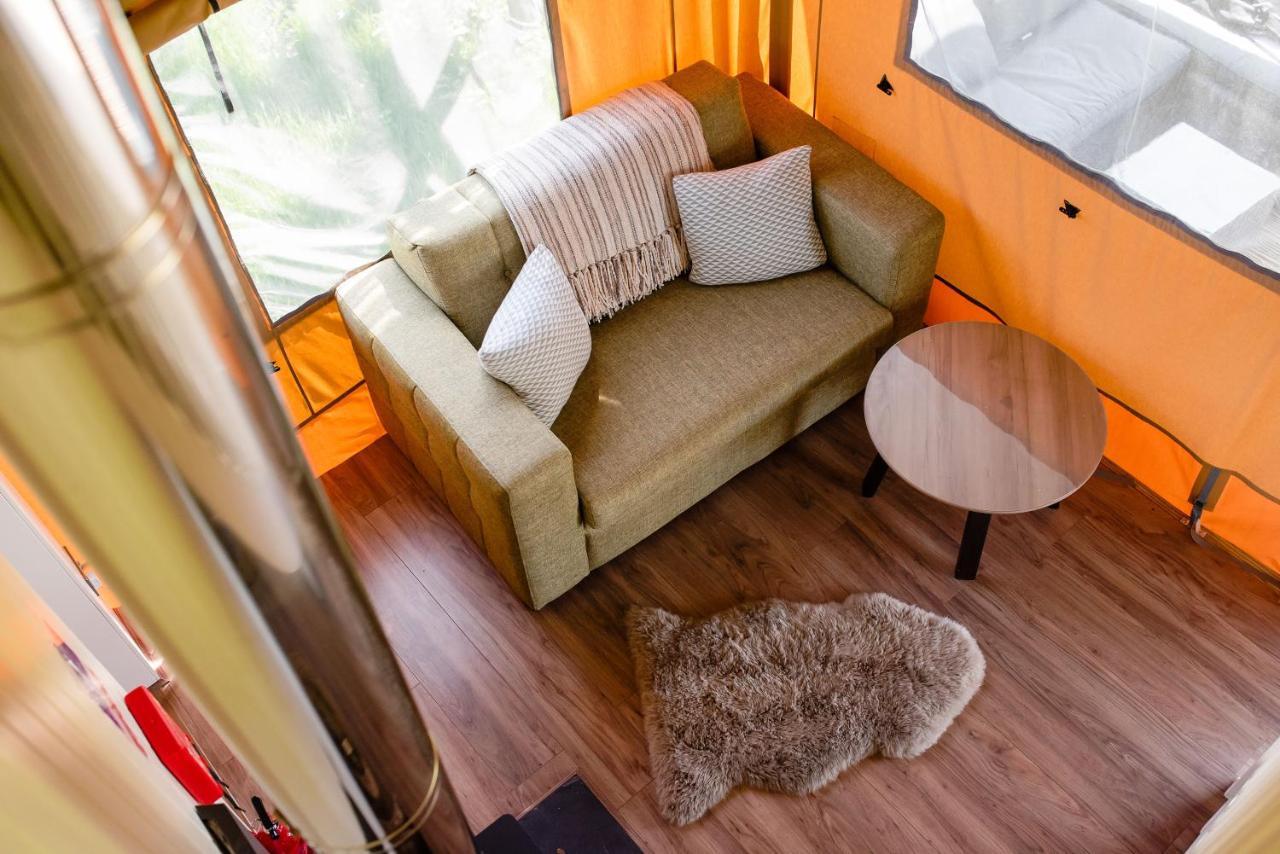 Hencote Vineyard Glamping Village 슈루즈버리 외부 사진
