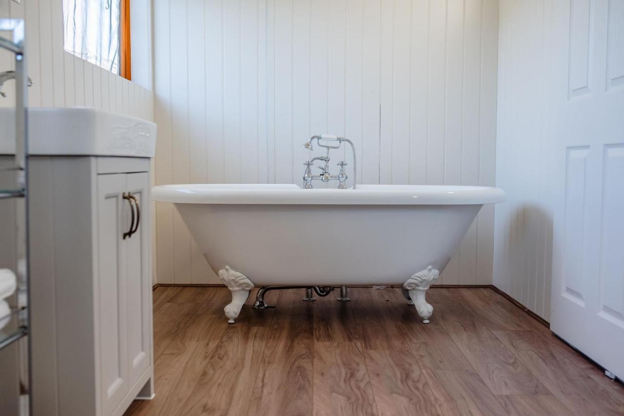 Hencote Vineyard Glamping Village 슈루즈버리 외부 사진